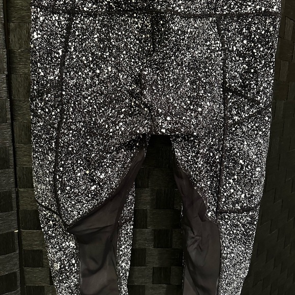 Lululemon Outrun 17” - Picture 2 of 5